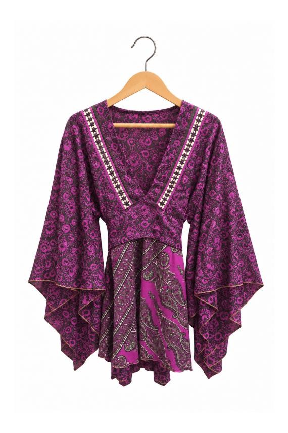 Blusa boho de seda morada y fucsia con estampado floral y paisley, escote en V y mangas kimono asimétricas, Samarkanda