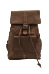 Mochila Soruka Aran Backpack en piel sostenible, con solapa imantada, bolsillo frontal y asas regulables.