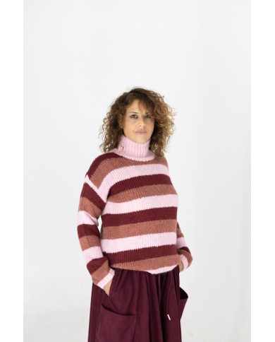 Jersey de punto de mujer con cuello cisne y rayas horizontales rosa, burdeos y teja, estilo boho chic Samarkanda.