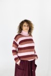 Jersey de punto de mujer con cuello cisne y rayas horizontales rosa, burdeos y teja, estilo boho chic Samarkanda.