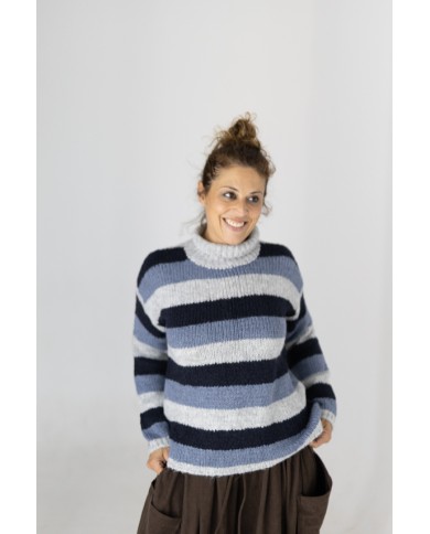Jersey de mujer de talla única a rayas azules y grises, detalle de espalda y mangas largas.