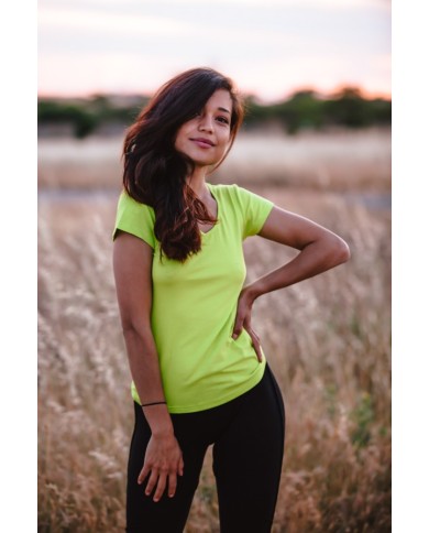 Camiseta de algodón con escote en pico y manga corta, disponible en varios colores – Samarkanda Camiseta de algodón con escote en pico y manga corta, disponible en varios colores – Samarkanda