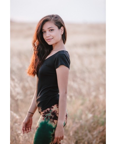 Camiseta de algodón con escote en pico y manga corta, disponible en varios colores – Samarkanda Camiseta de algodón con escote en pico y manga corta, disponible en varios colores – Samarkanda