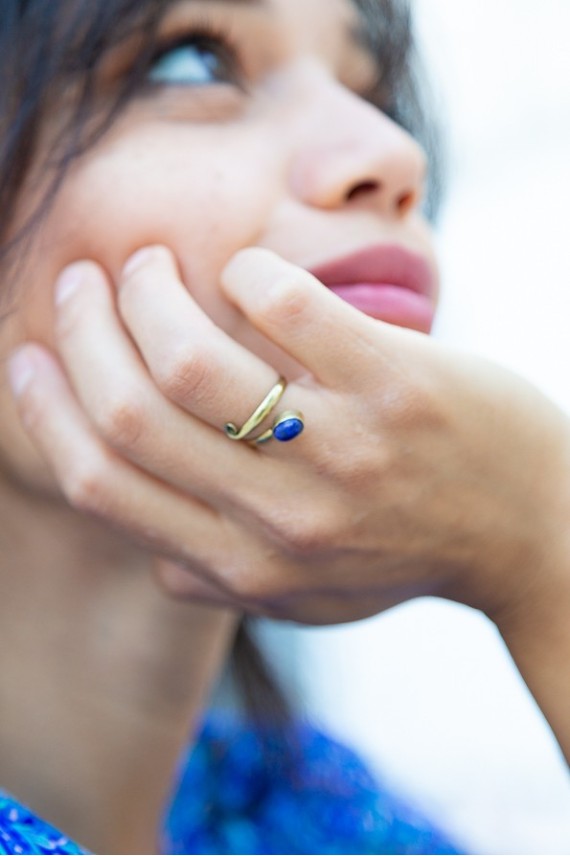 Anillo Dorado Midi Looking Piedra Natural