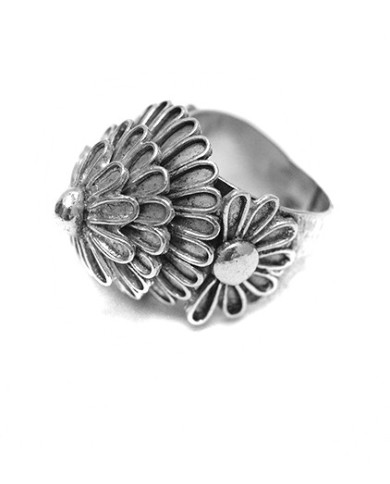 Anillo Plata Edimburgo Flor repujada