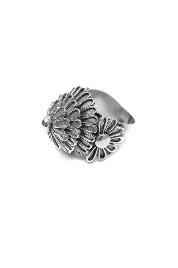 Anillo Plata Edimburgo Flor repujada