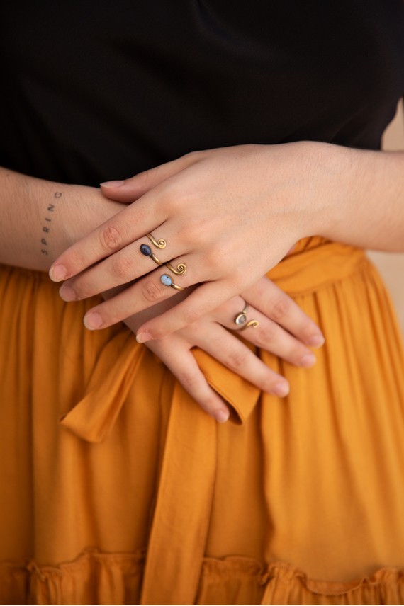 Anillo Dorado Midi Looking Piedra Natural